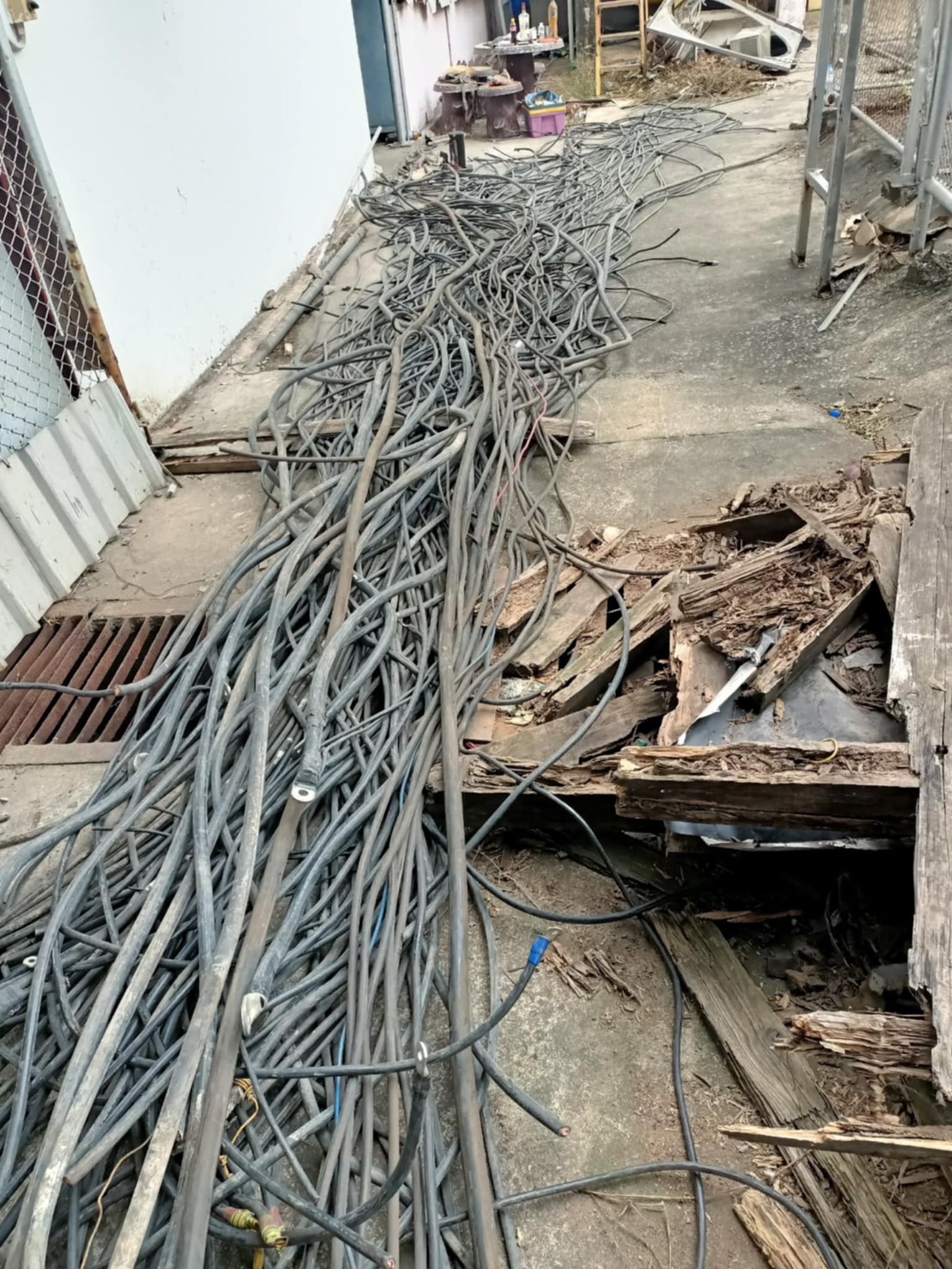 22 - https://อภิญญารับซื้อของเก่า.com | อภิญญารับซื้อของเก่า - ผู้ให้บริการรับประมูลและรับซื้อเครื่องจักรอุตสาหกรรม, เศษโลหะ, สแตนเลส, สายไฟ, แอร์, คอมพิวเตอร์ และของเก่าทุกชนิดแบบครบวงจร ให้ราคาสูงที่สุดในตลาด พร้อมบริการรวดเร็วถึงหน้างาน